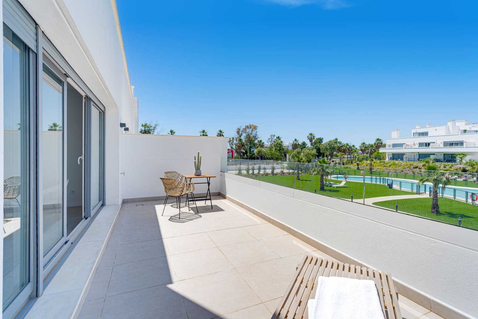 2 soveværelse Lejlighed til salg i Estepona med swimmingpool garage - € 439.000 (Ref: 9730655)