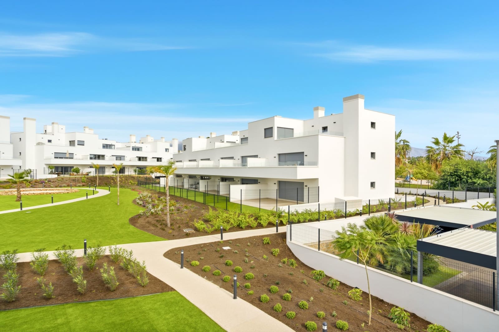 2 soveværelse Lejlighed til salg i Estepona med swimmingpool garage - € 439.000 (Ref: 9730655)