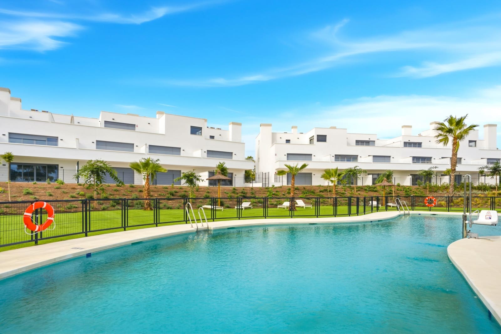 2 soveværelse Lejlighed til salg i Estepona med swimmingpool garage - € 439.000 (Ref: 9730655)