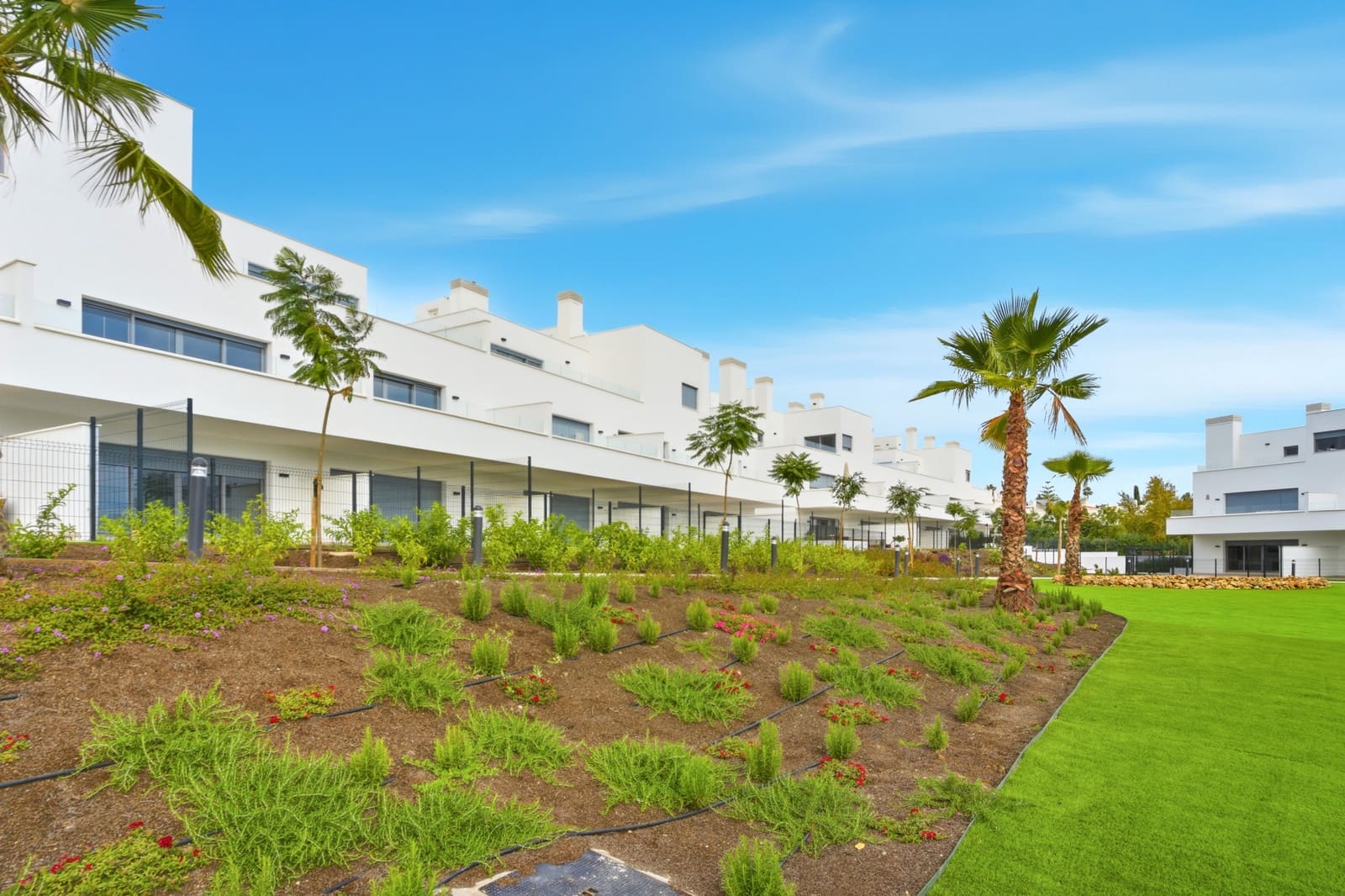 2 soveværelse Lejlighed til salg i Estepona med swimmingpool garage - € 439.000 (Ref: 9730655)