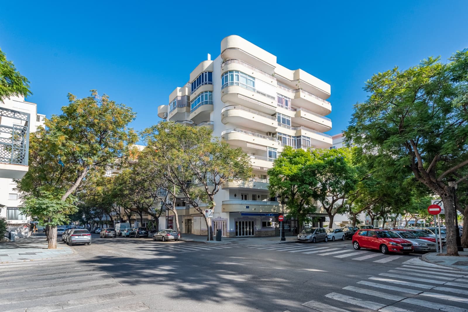 3 bedroom Penthouse for sale in Marbella with garage - € 1,275,000 (Ref: 9730656)