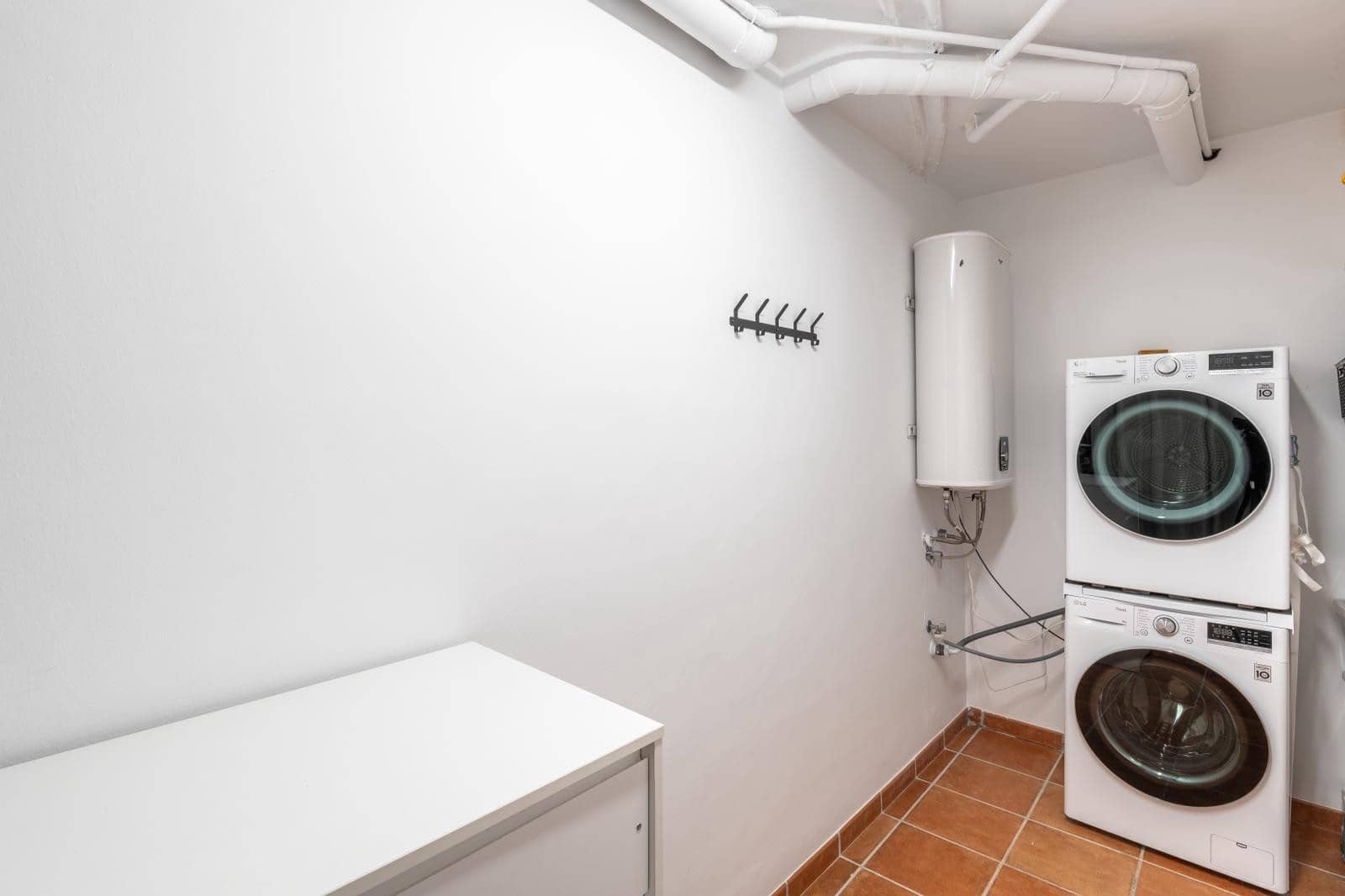 3 bedroom Townhouse for sale in Estepona with pool garage - € 599,000 (Ref: 9730657)