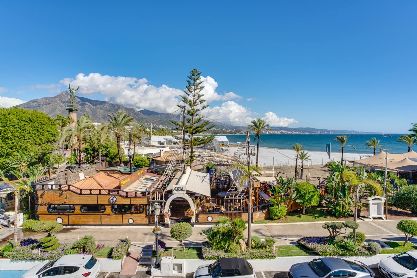 Apartamento de 2 habitaciones en Puerto Banus en venta - 635.000 € (Ref: 9730658)