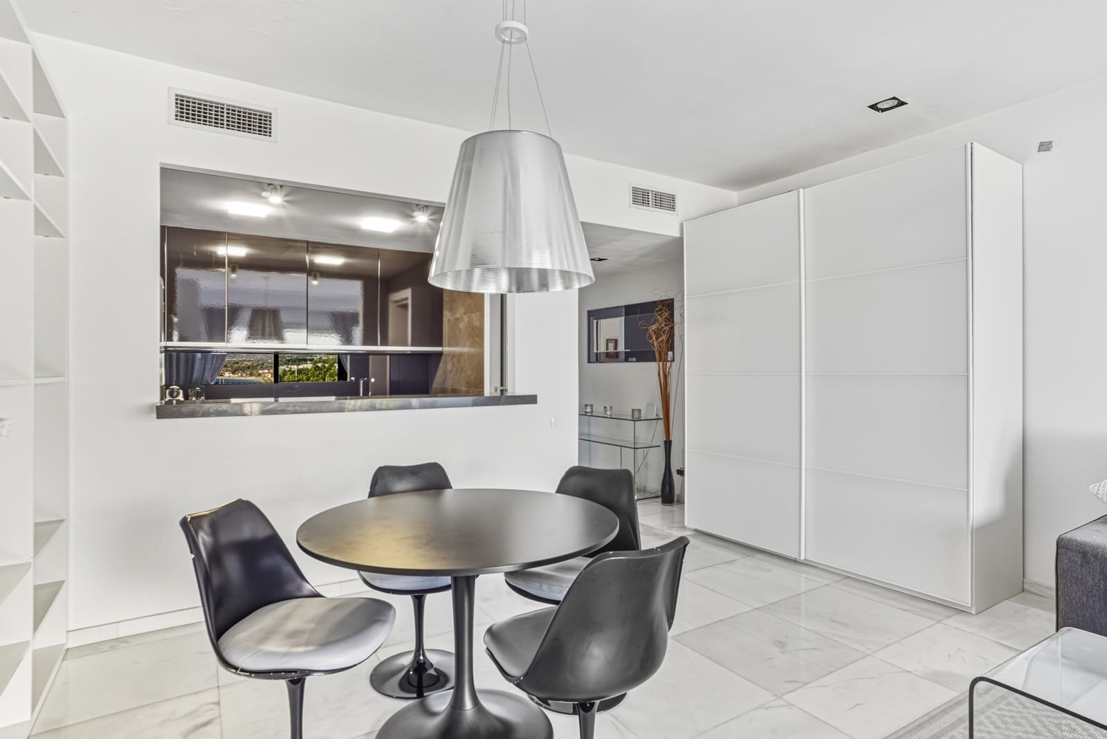 1 bedroom Penthouse for sale in Puerto Banus - € 699,000 (Ref: 9730659)