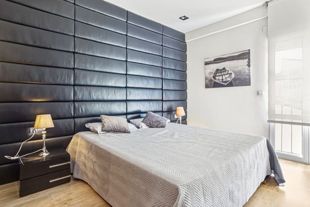1 soverom Penthouse til salgs i Puerto Banus, Marbella - € 699 000 (Ref: 9730659)