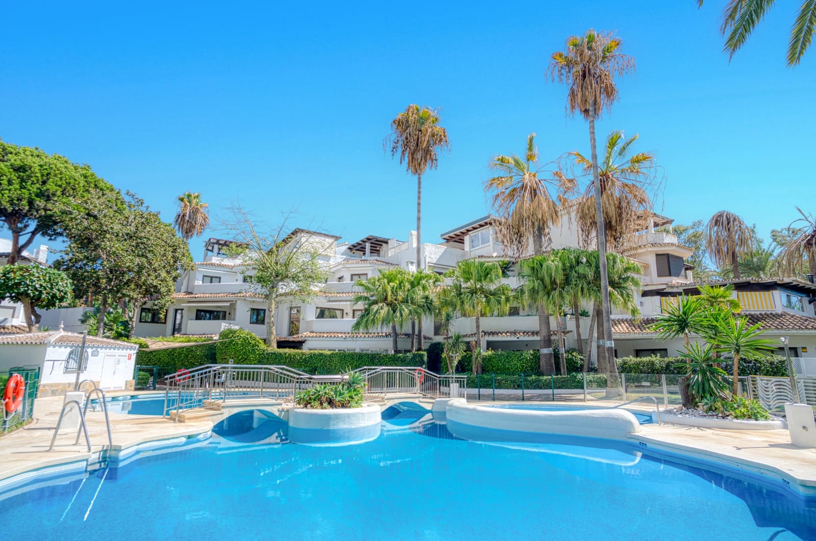 Apartamento de 3 habitaciones en Marbella en venta con piscina garaje - 585.000 € (Ref: 9730660)