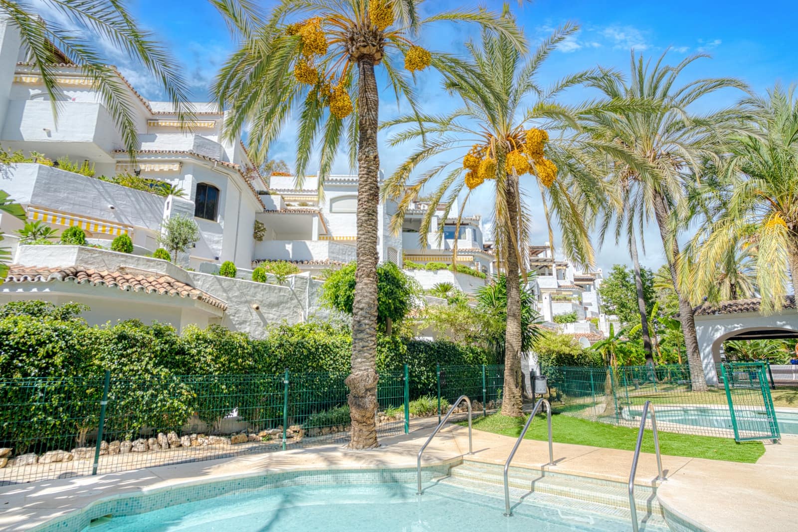 Apartamento de 3 habitaciones en Marbella en venta con piscina garaje - 585.000 € (Ref: 9730660)