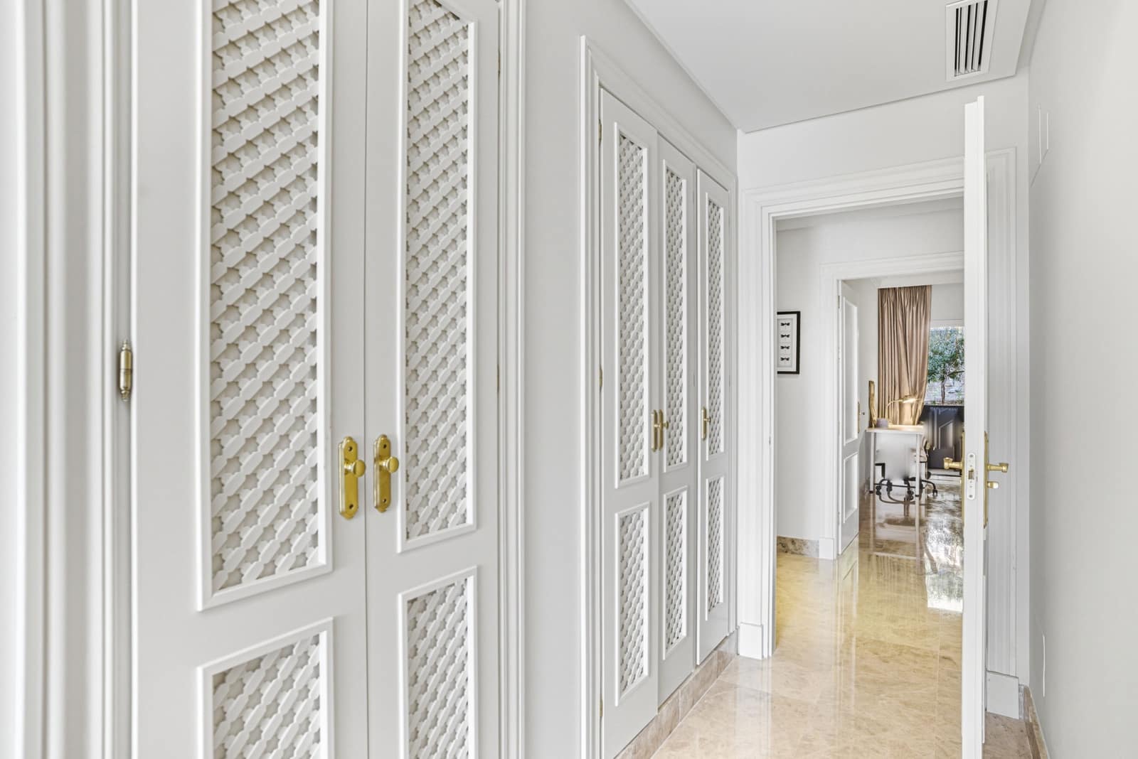2 sypialnia Apartament na sprzedaż w Marbella z basenem garażem - 565 000 € (Ref: 9730662)