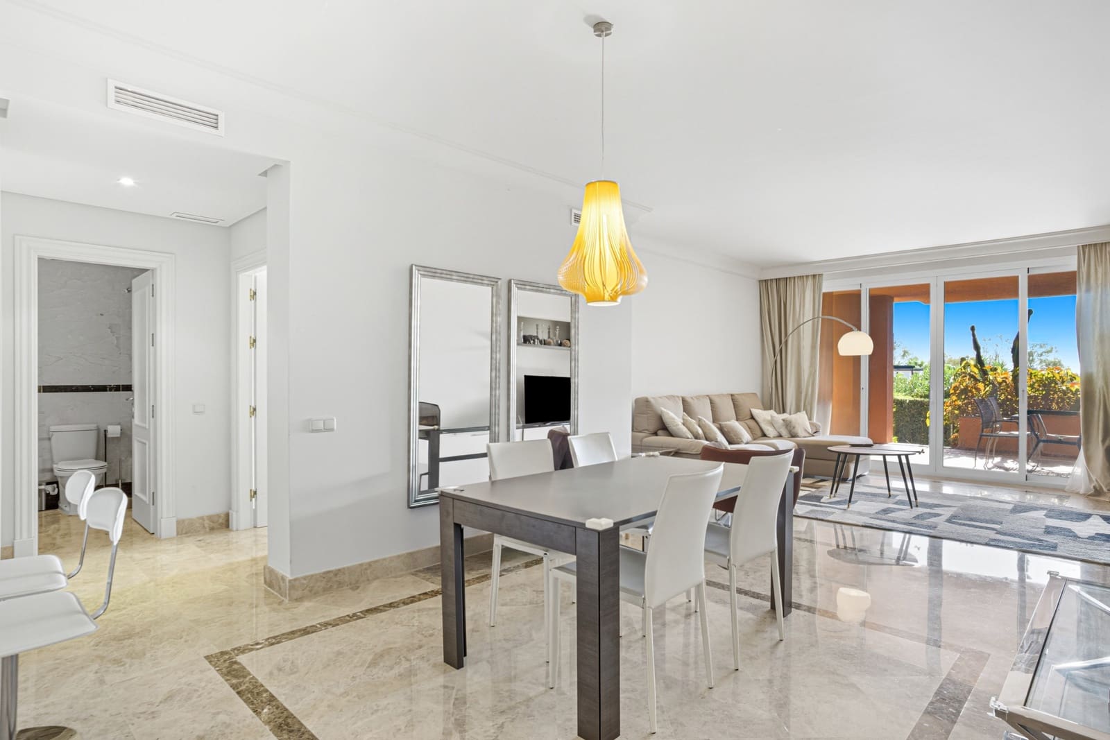 2 sypialnia Apartament na sprzedaż w Marbella z basenem garażem - 565 000 € (Ref: 9730662)