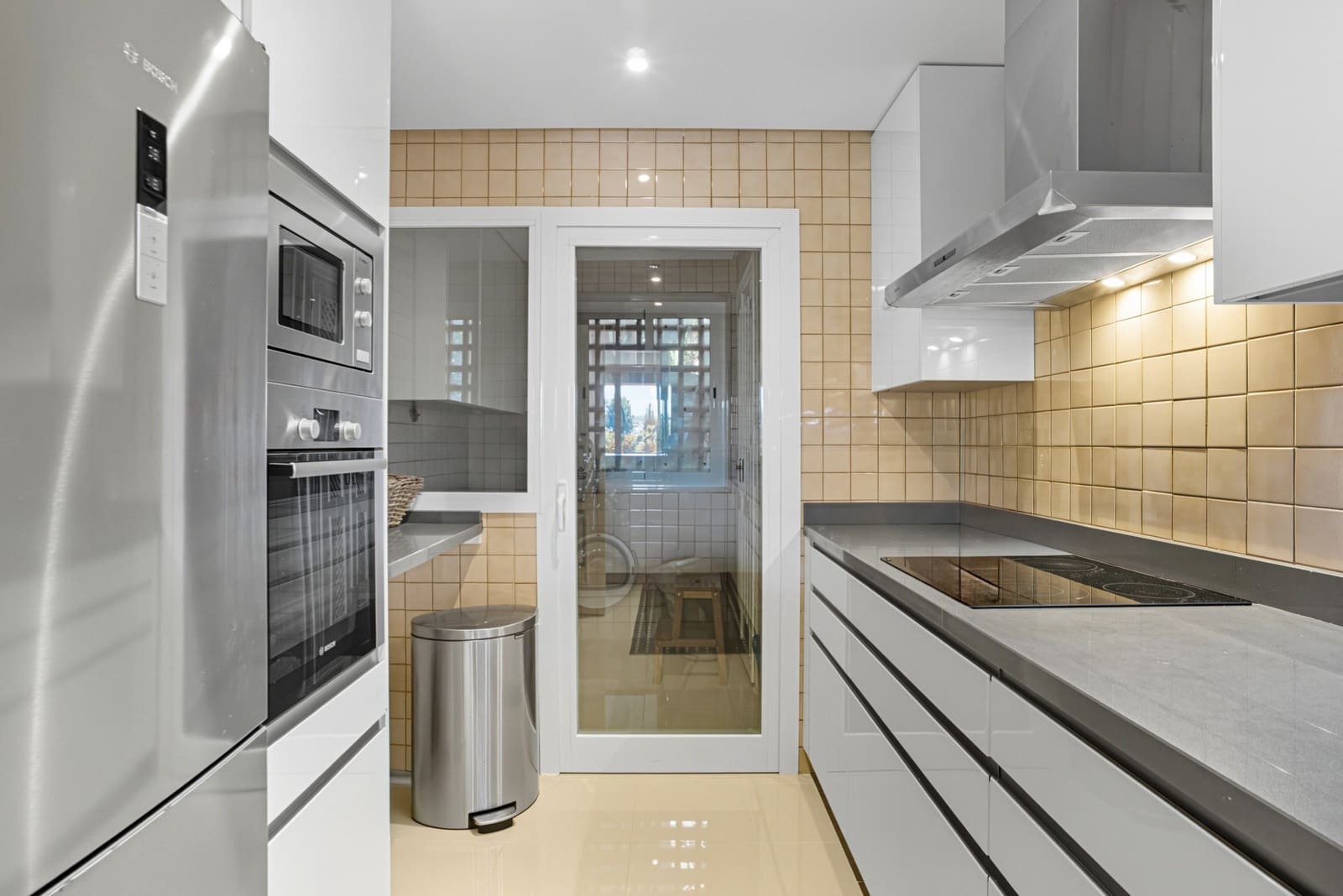 2 sypialnia Apartament na sprzedaż w Marbella z basenem garażem - 565 000 € (Ref: 9730662)