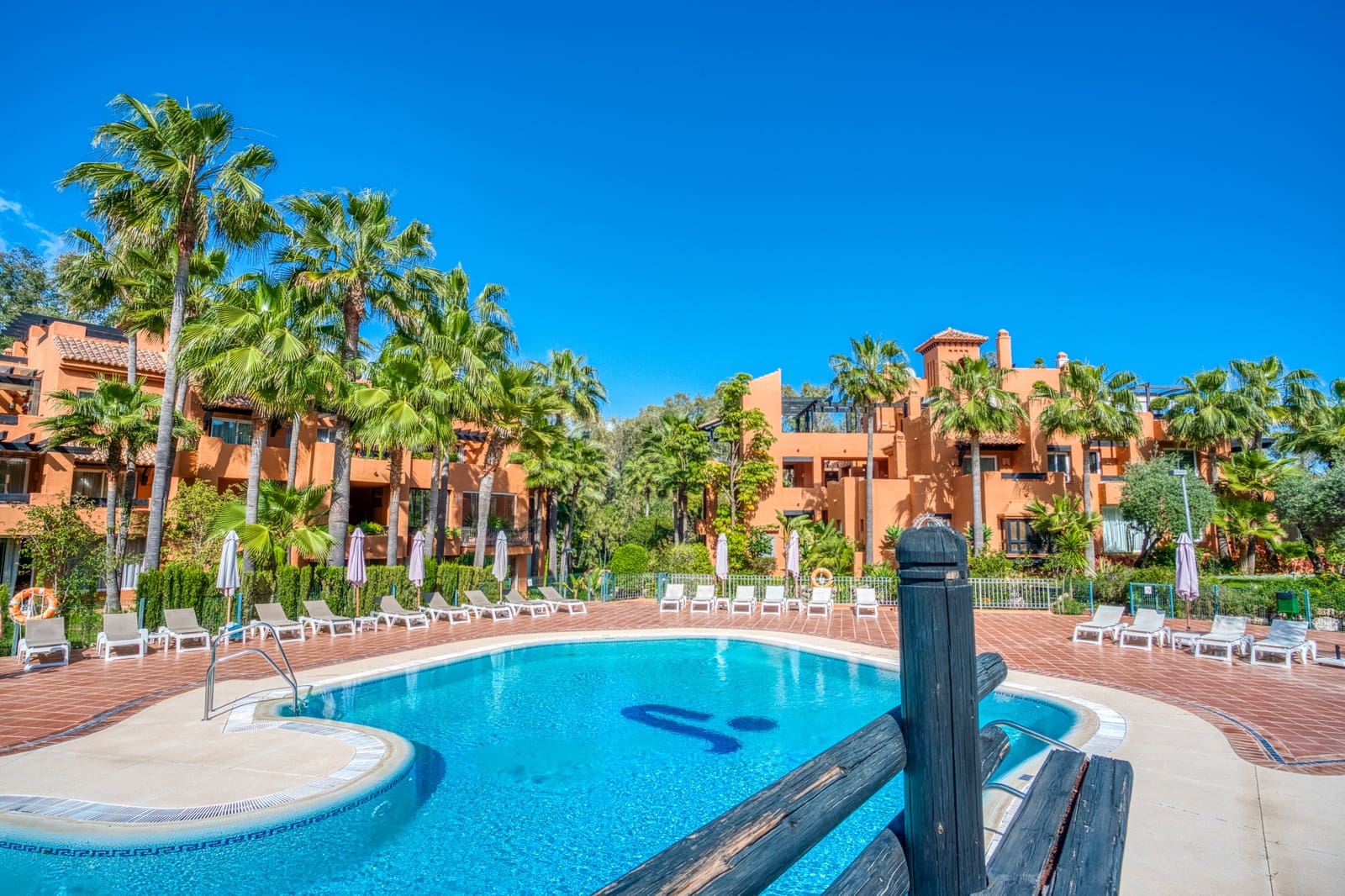 2 sypialnia Apartament na sprzedaż w Marbella z basenem garażem - 565 000 € (Ref: 9730662)