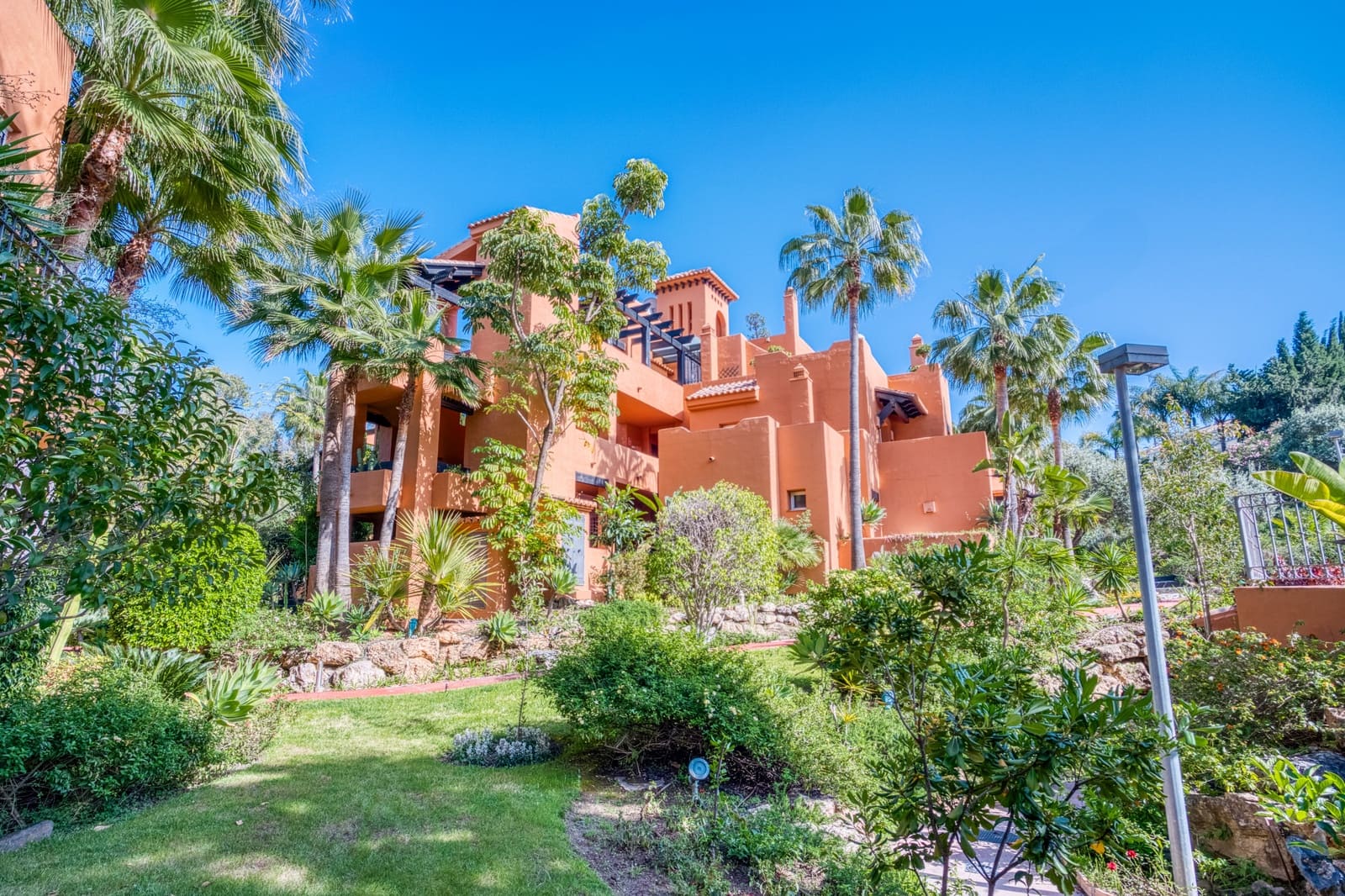 2 sypialnia Apartament na sprzedaż w Marbella z basenem garażem - 565 000 € (Ref: 9730662)