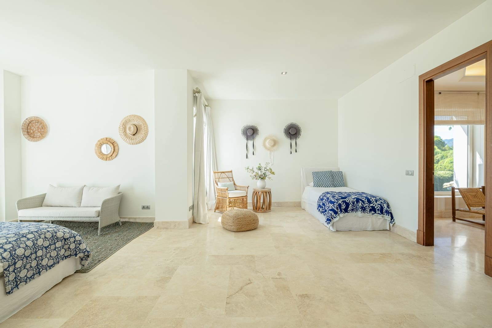 4 bedroom Villa for sale in Casares with pool garage - € 4,200,000 (Ref: 9730665)