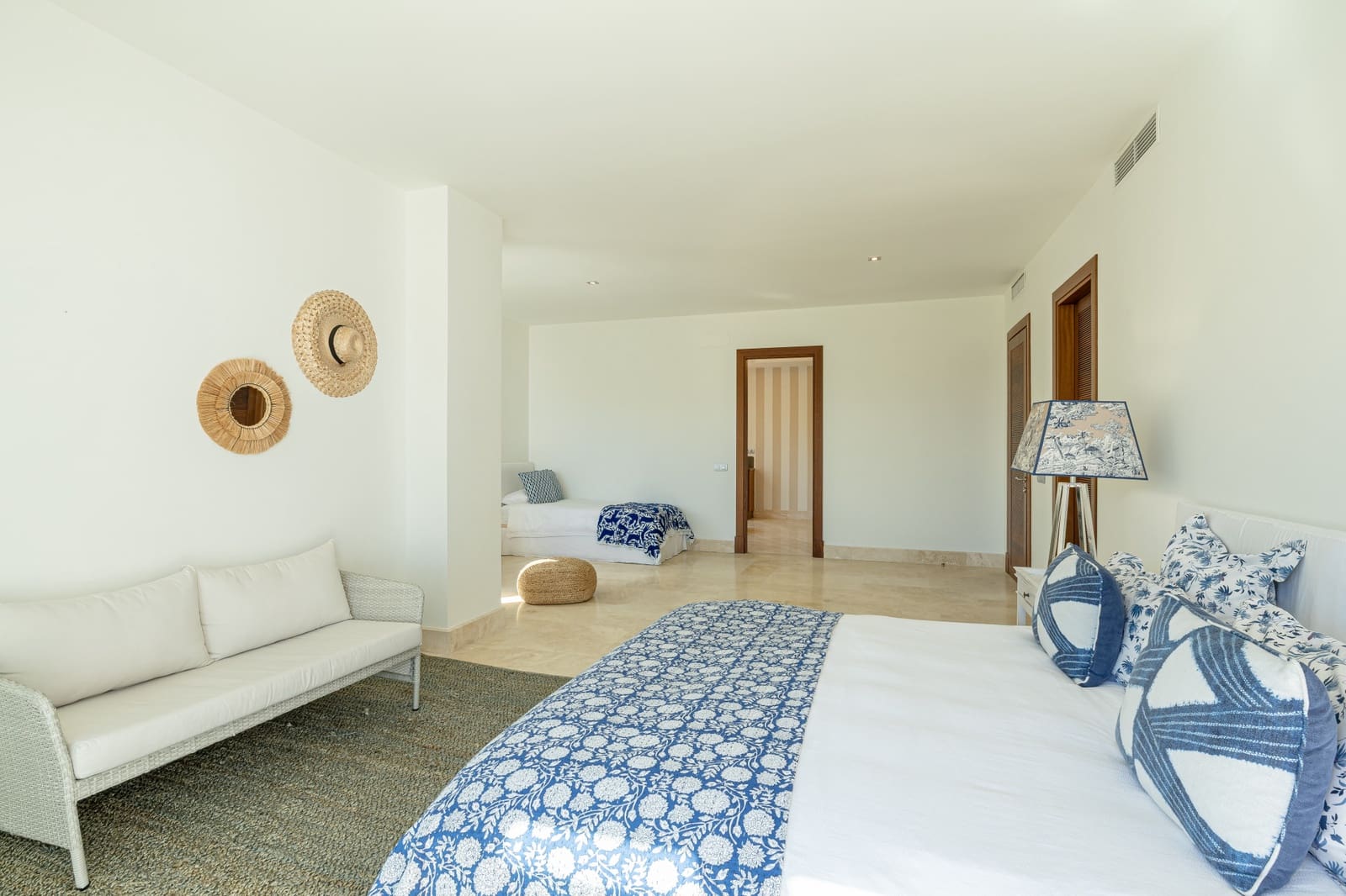 4 bedroom Villa for sale in Casares with pool garage - € 4,200,000 (Ref: 9730665)