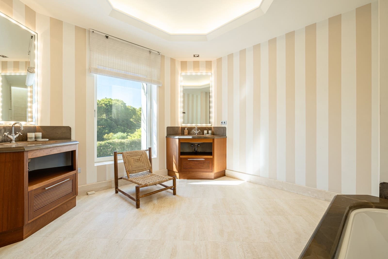 4 bedroom Villa for sale in Casares with pool garage - € 4,200,000 (Ref: 9730665)