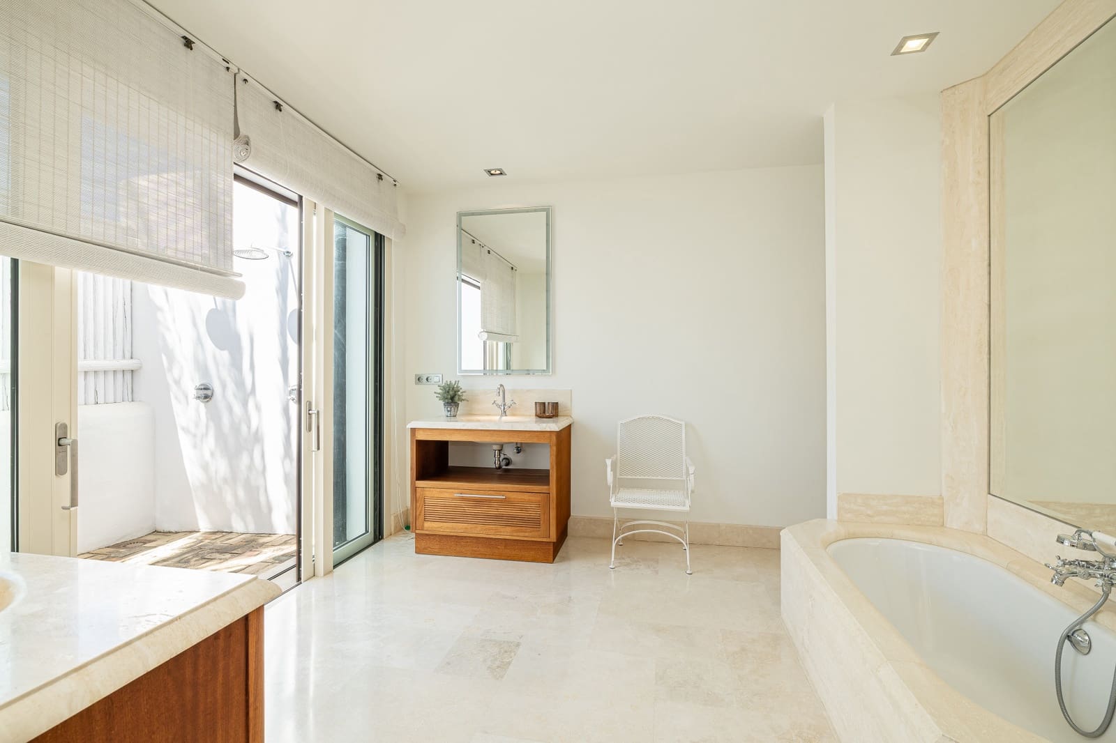 4 bedroom Villa for sale in Casares with pool garage - € 4,200,000 (Ref: 9730665)