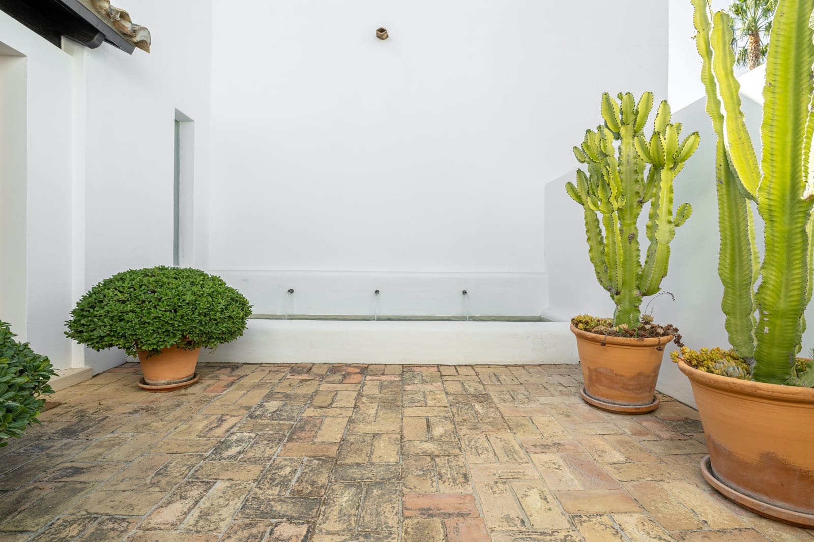 4 bedroom Villa for sale in Casares with pool garage - € 4,200,000 (Ref: 9730665)