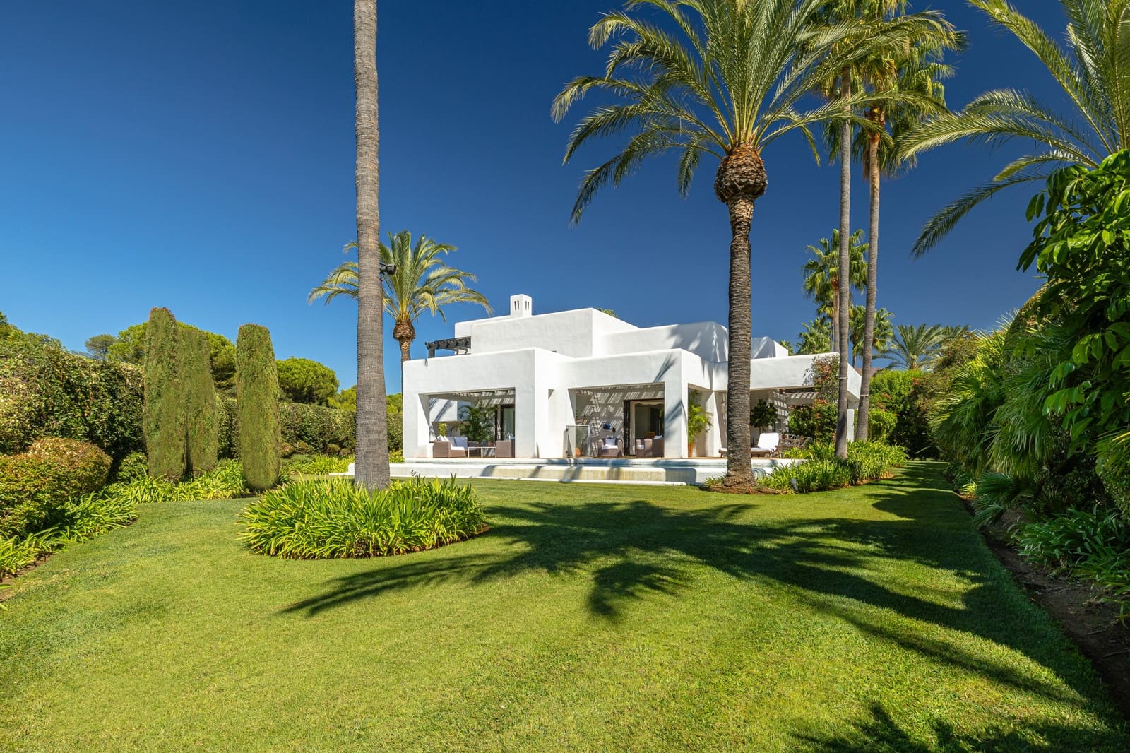 4 bedroom Villa for sale in Casares with pool garage - € 4,200,000 (Ref: 9730665)