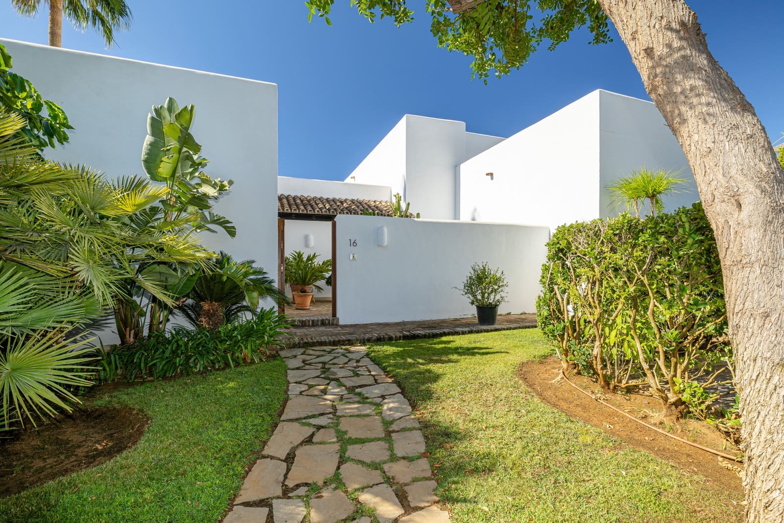 4 bedroom Villa for sale in Casares with pool garage - € 4,200,000 (Ref: 9730665)