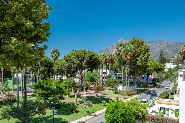 5 soveværelse Byhus til salg i Marbella med swimmingpool garage - € 2.190.000 (Ref: 9730666)