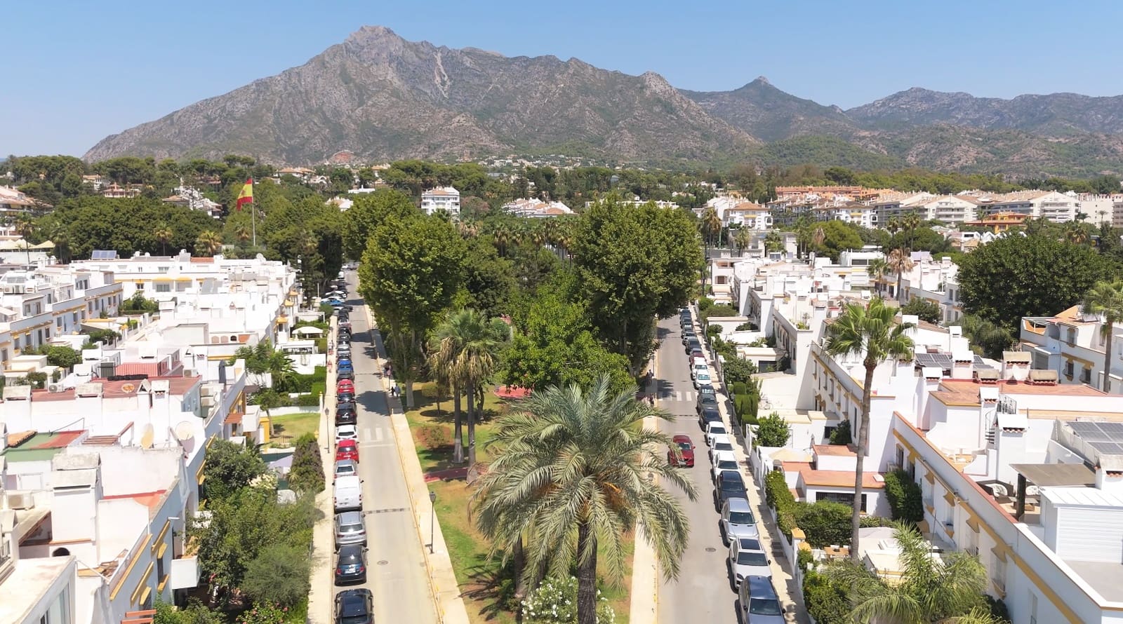 5 bedroom Townhouse for sale in Marbella with pool garage - € 2,190,000 (Ref: 9730666)