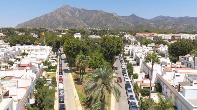 5 soveværelse Byhus til salg i Marbella med swimmingpool garage - € 2.190.000 (Ref: 9730666)