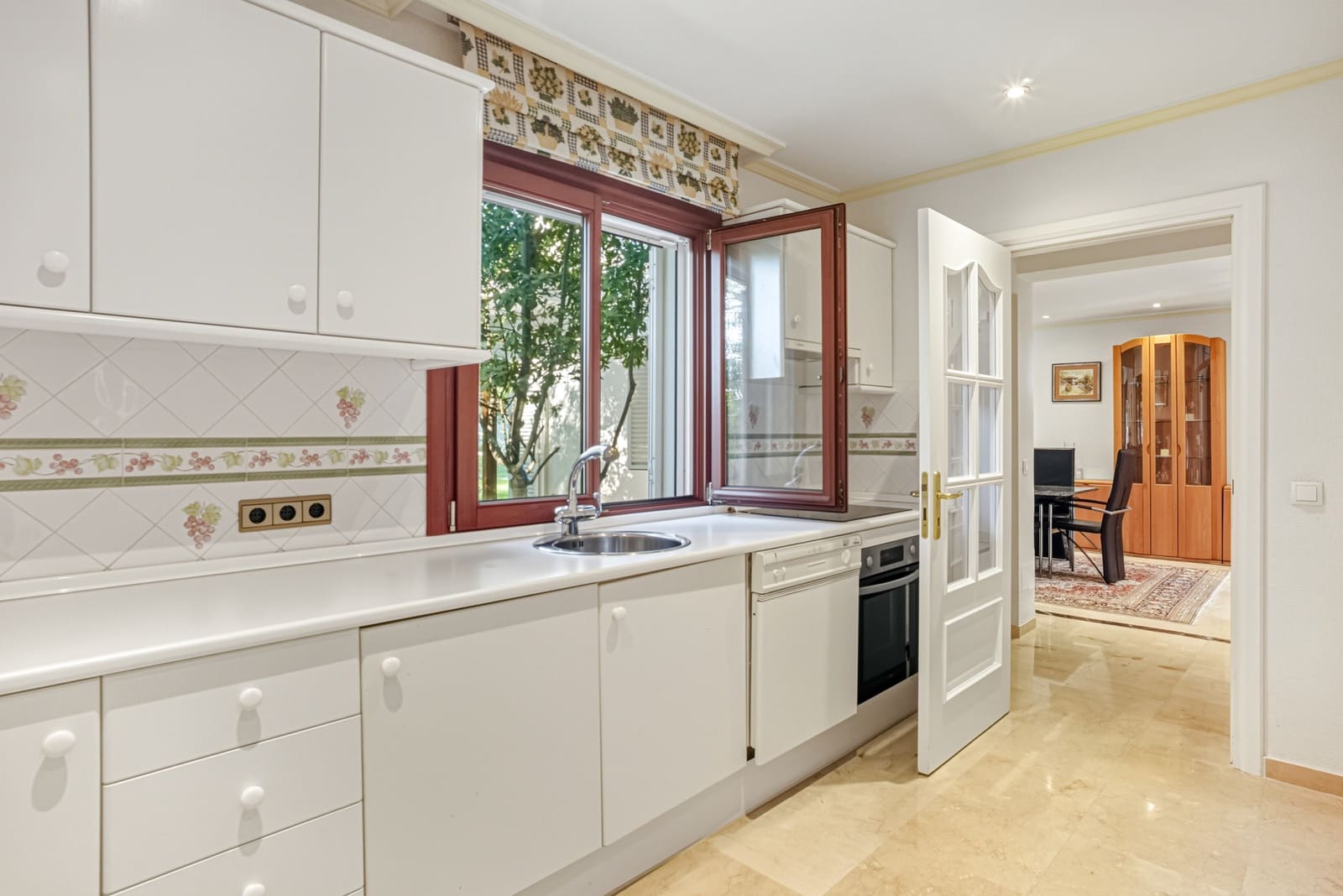 5 bedroom Villa for sale in New Golden Mile with pool garage - € 2,400,000 (Ref: 9730667)