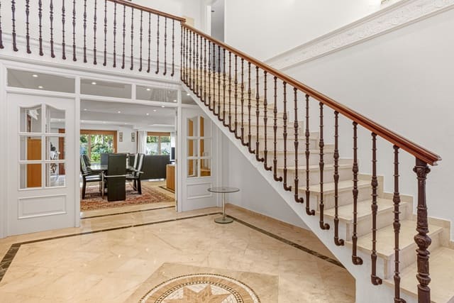 5 sovrum Villa till salu i New Golden Mile, Estepona med pool garage - 2 400 000 € (Ref: 9730667)