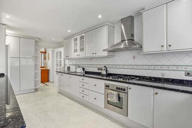 5 sovrum Villa till salu i New Golden Mile, Estepona med pool garage - 2 400 000 € (Ref: 9730667)