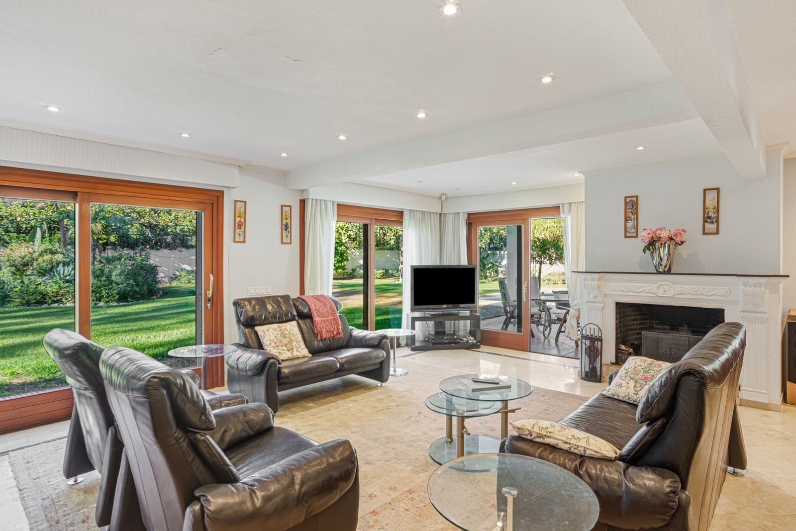 5 bedroom Villa for sale in New Golden Mile with pool garage - € 2,400,000 (Ref: 9730667)