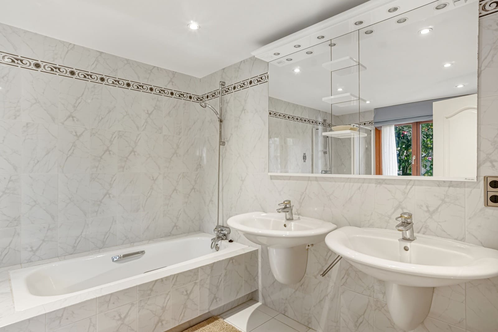 5 bedroom Villa for sale in New Golden Mile with pool garage - € 2,400,000 (Ref: 9730667)