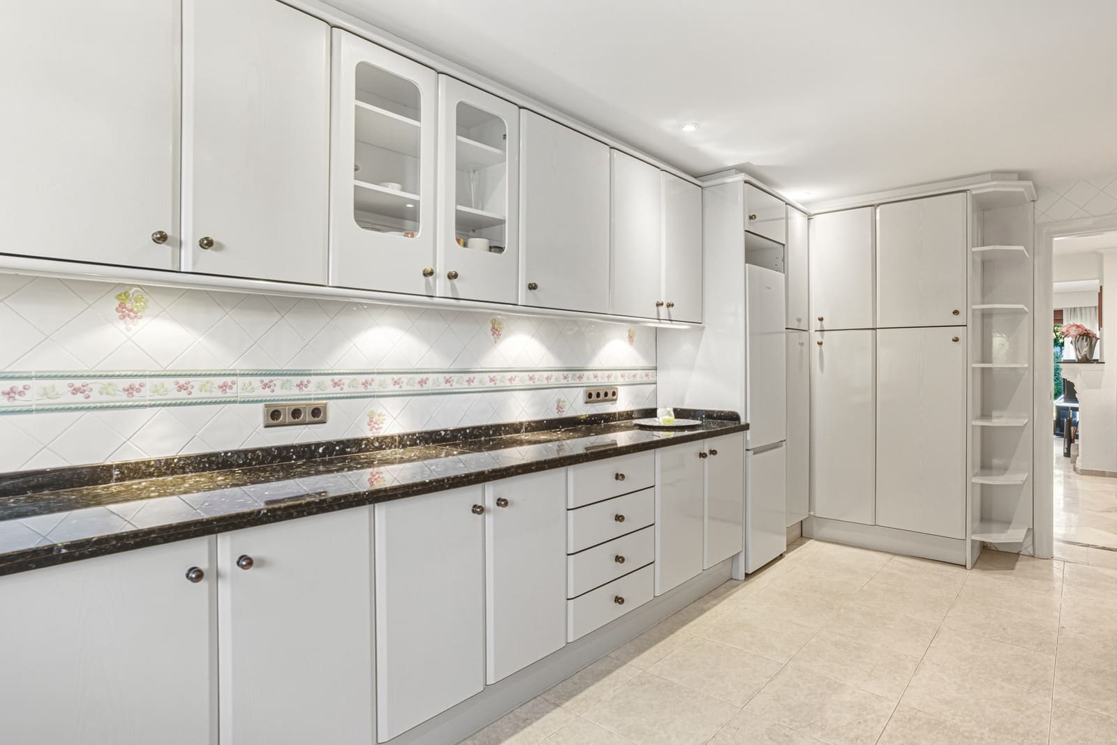 5 bedroom Villa for sale in New Golden Mile with pool garage - € 2,400,000 (Ref: 9730667)