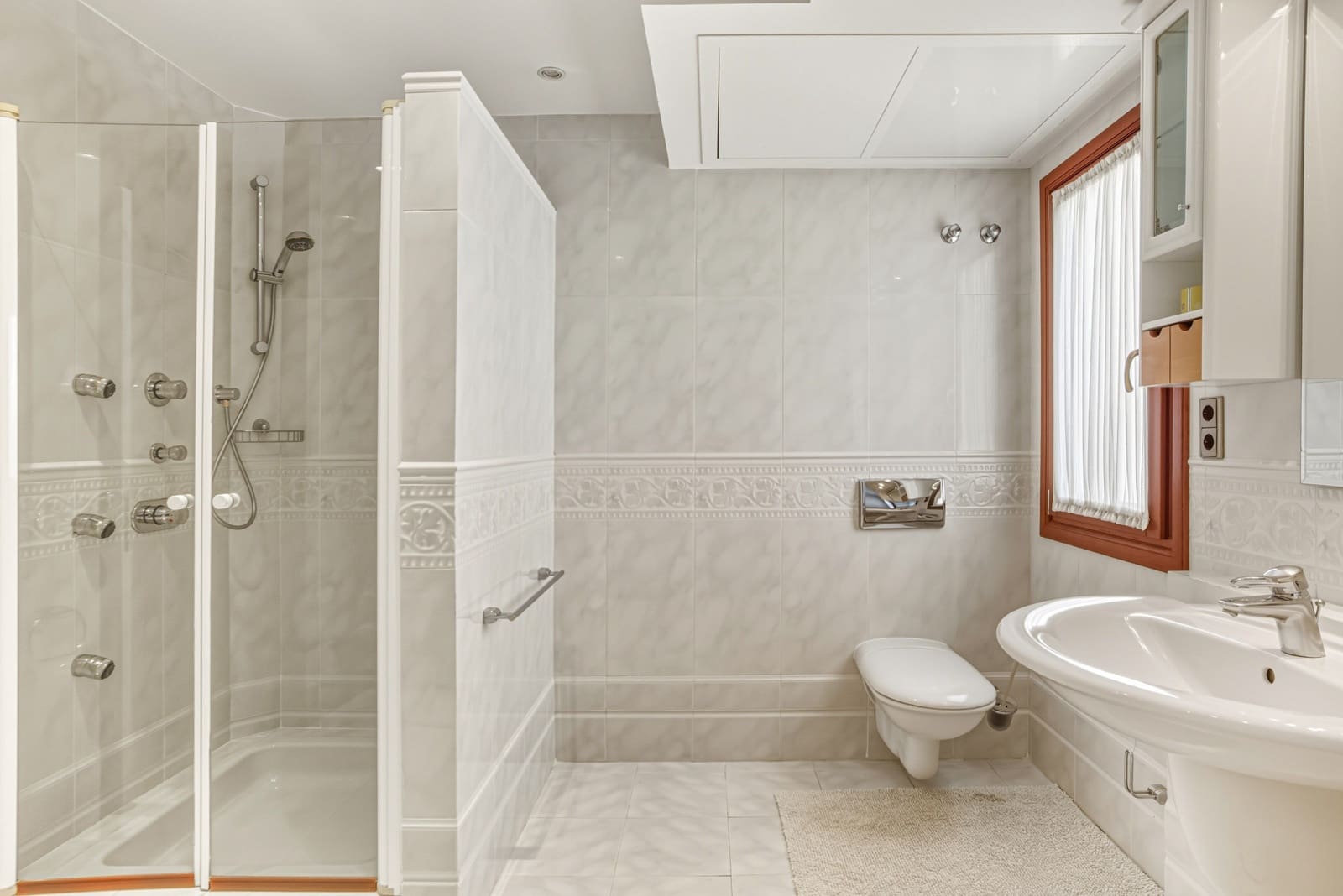 5 bedroom Villa for sale in New Golden Mile with pool garage - € 2,400,000 (Ref: 9730667)