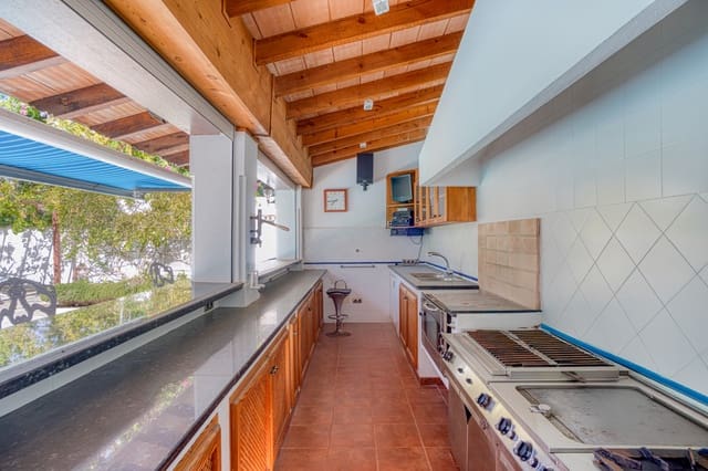 5 sovrum Villa till salu i New Golden Mile, Estepona med pool garage - 2 400 000 € (Ref: 9730667)