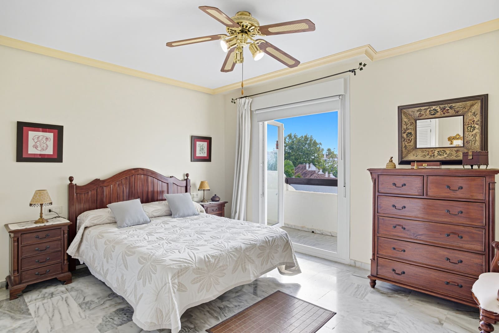 3 bedroom Townhouse for sale in Marbella with pool garage - € 845,000 (Ref: 9730668)