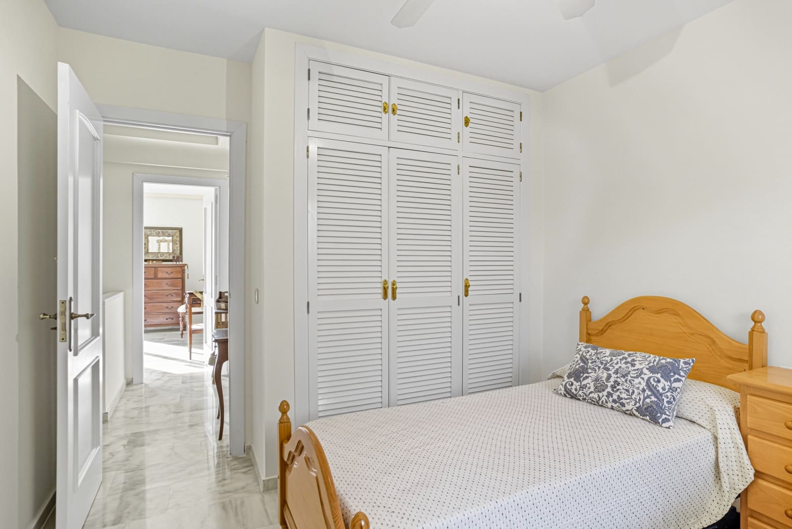 3 bedroom Townhouse for sale in Marbella with pool garage - € 845,000 (Ref: 9730668)