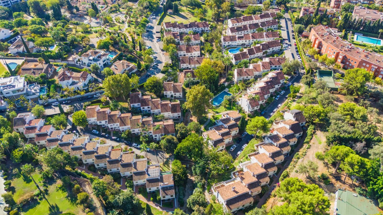 3 bedroom Townhouse for sale in Marbella with pool garage - € 845,000 (Ref: 9730668)