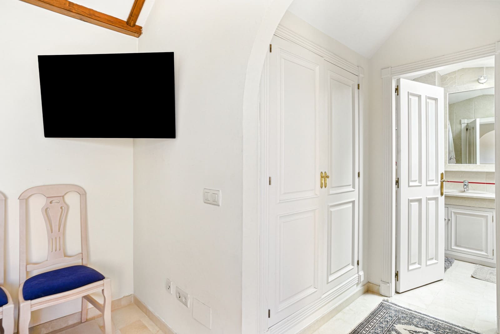 3 bedroom Apartment for sale in Marbella with pool garage - € 1,100,000 (Ref: 9730671)