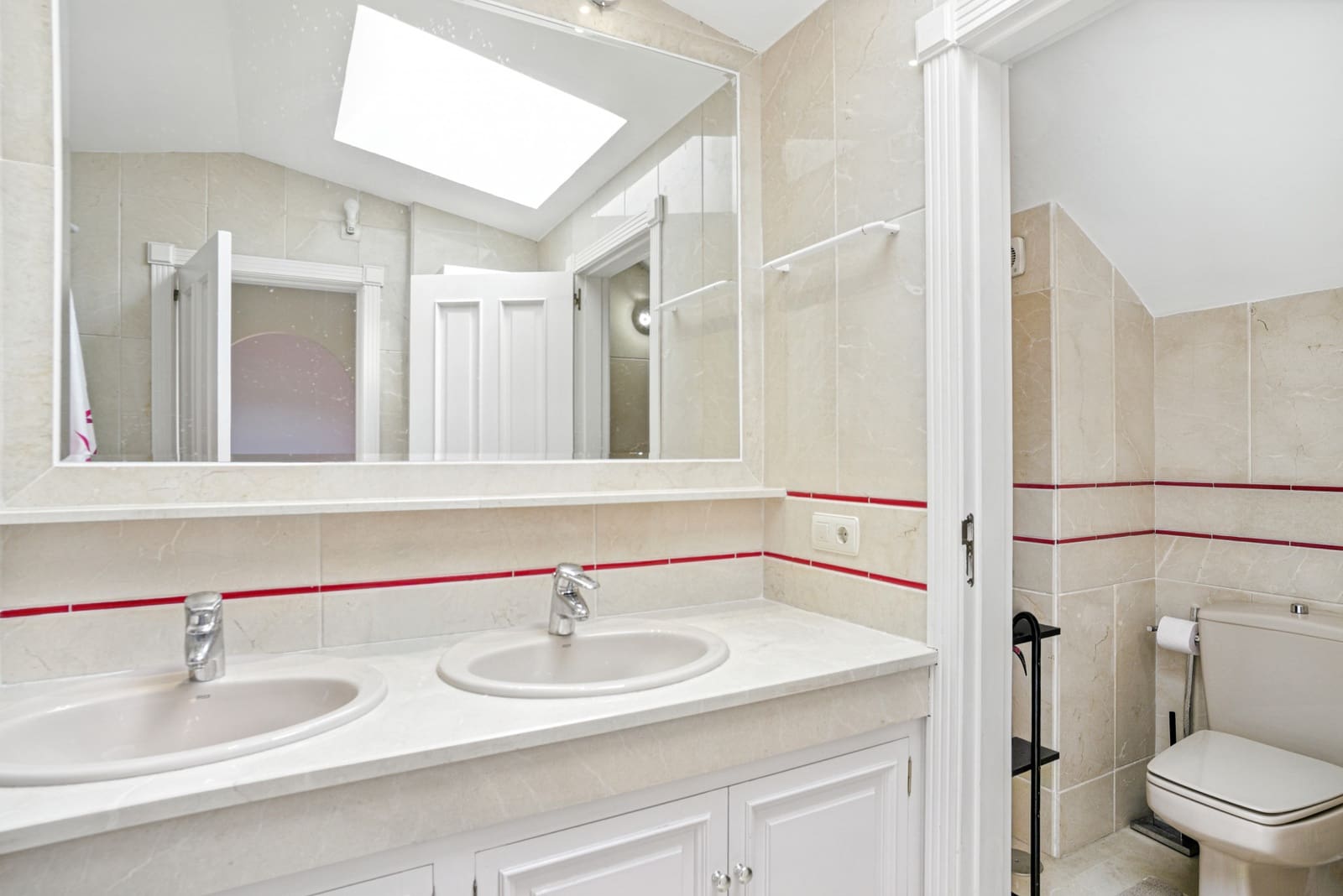 3 bedroom Apartment for sale in Marbella with pool garage - € 1,100,000 (Ref: 9730671)