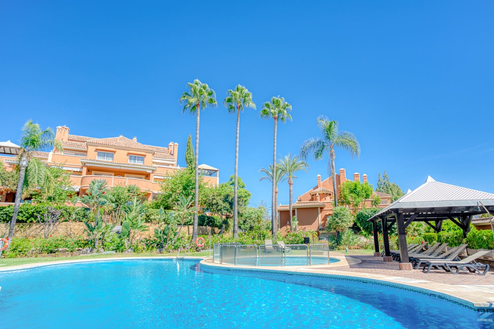 3 bedroom Apartment for sale in Marbella with pool garage - € 1,100,000 (Ref: 9730671)