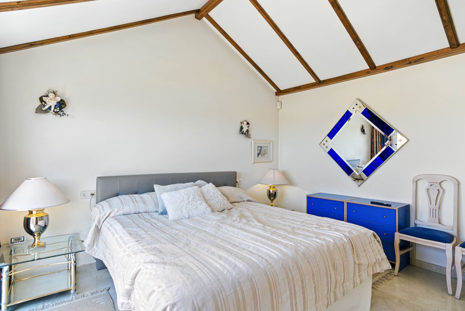 3 bedroom Apartment for sale in Marbella with pool garage - € 1,100,000 (Ref: 9730671)