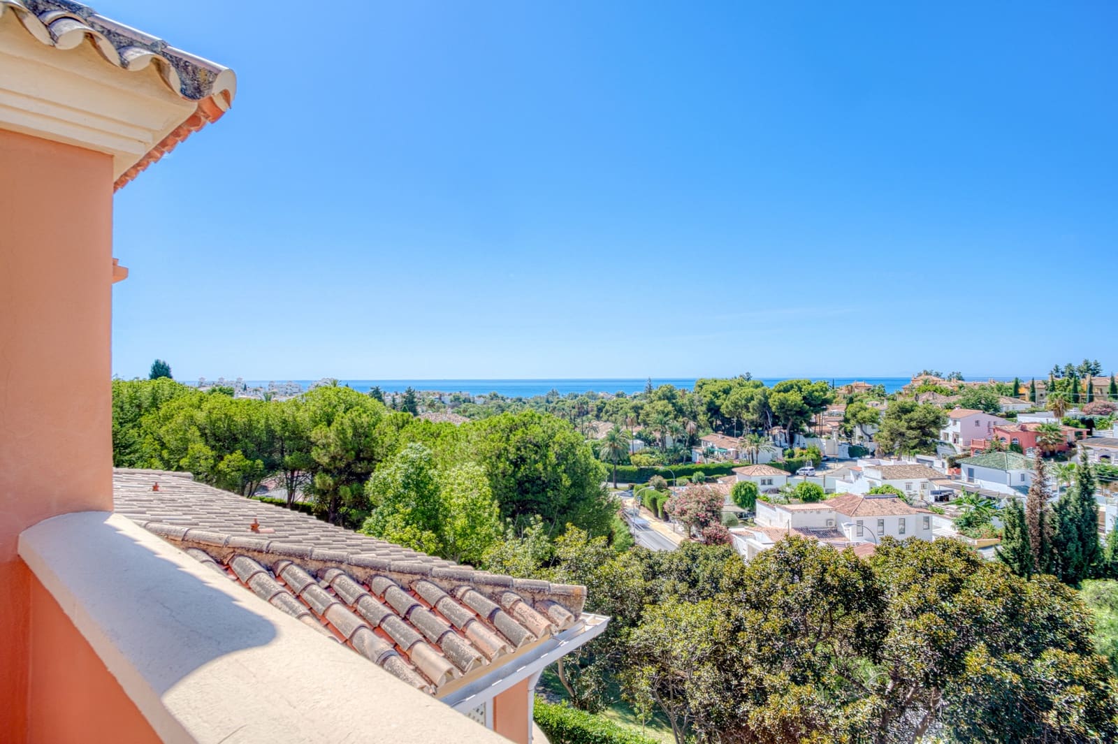 3 bedroom Apartment for sale in Marbella with pool garage - € 1,100,000 (Ref: 9730671)