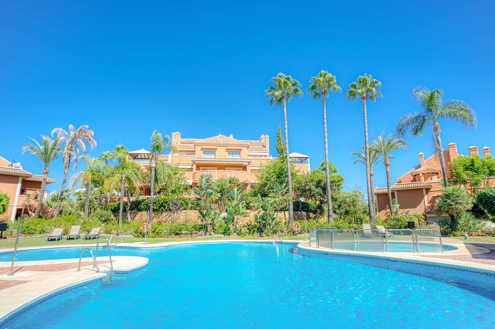 3 bedroom Apartment for sale in Marbella with pool garage - € 1,100,000 (Ref: 9730671)