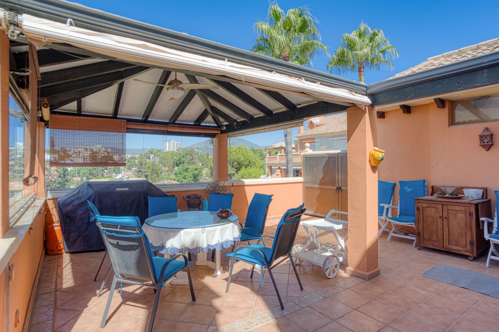 3 bedroom Apartment for sale in Marbella with pool garage - € 1,100,000 (Ref: 9730671)