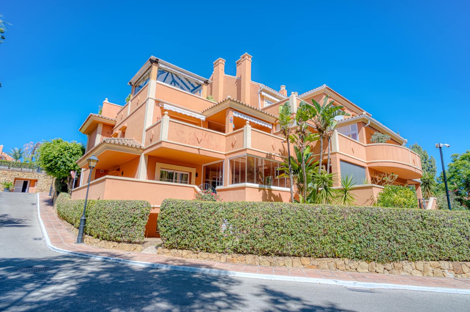 3 bedroom Apartment for sale in Marbella with pool garage - € 1,100,000 (Ref: 9730671)