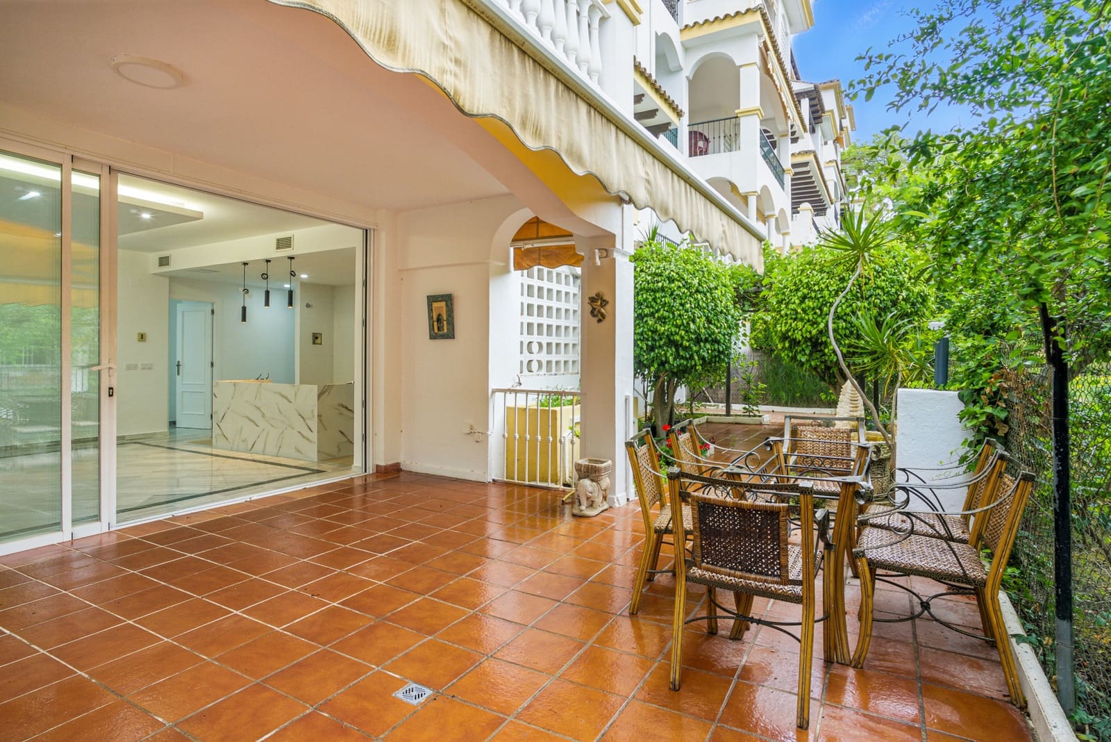 4 bedroom Apartment for sale in Marbella with pool garage - € 995,000 (Ref: 9730674)