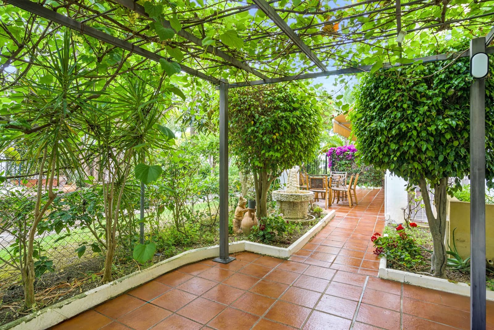 4 bedroom Apartment for sale in Marbella with pool garage - € 995,000 (Ref: 9730674)