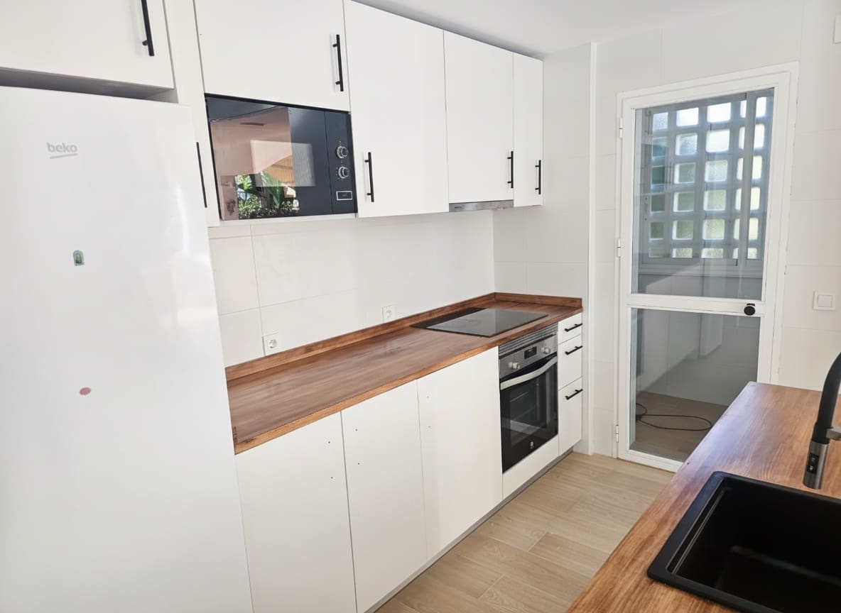 4 bedroom Apartment for sale in Marbella with pool garage - € 995,000 (Ref: 9730674)