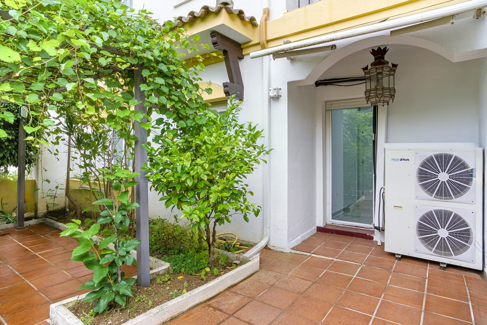 4 bedroom Apartment for sale in Marbella with pool garage - € 995,000 (Ref: 9730674)