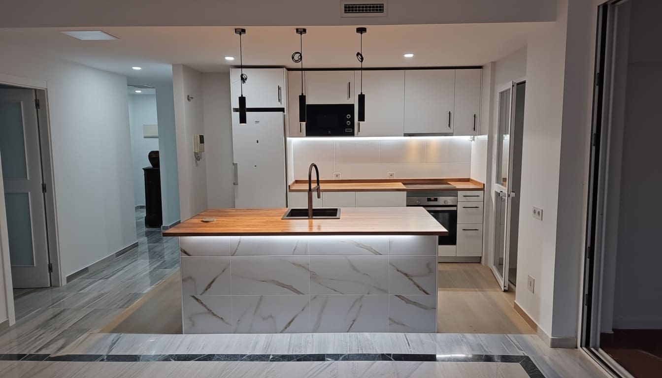 4 bedroom Apartment for sale in Marbella with pool garage - € 995,000 (Ref: 9730674)